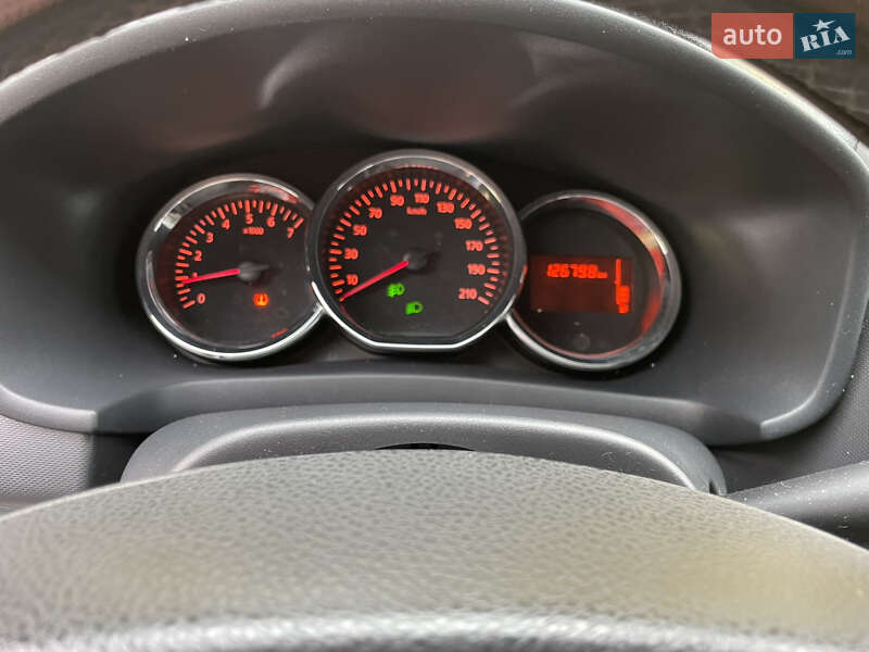 Хэтчбек Dacia Sandero 2016 в Стрые