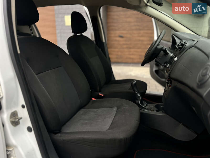 Хэтчбек Dacia Sandero 2015 в Ивано-Франковске