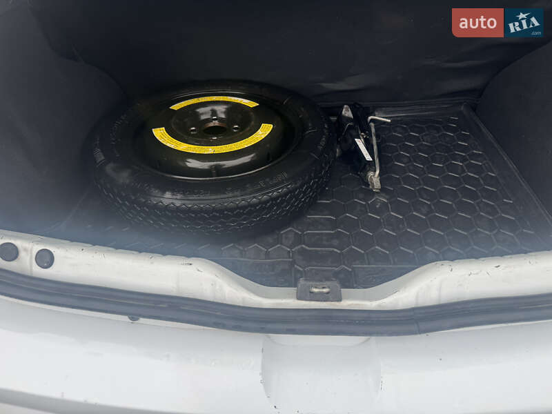Хэтчбек Dacia Sandero 2012 в Киеве фото 18 Хэтчбек Dacia Sandero 2012 в Киеве