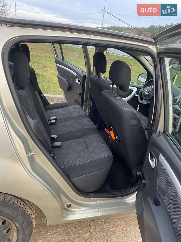 Хэтчбек Dacia Sandero 2008 в Чернигове