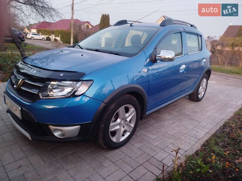 Хэтчбек Dacia Sandero 2013 в Смеле фото Хэтчбек Dacia Sandero 2013 в Смеле
