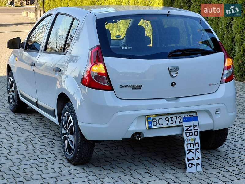 Хэтчбек Dacia Sandero 2010 в Самборе фото 47 Хэтчбек Dacia Sandero 2010 в Самборе