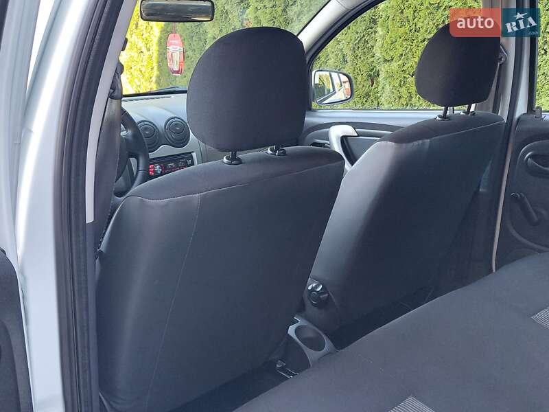 Хэтчбек Dacia Sandero 2010 в Самборе фото 70 Хэтчбек Dacia Sandero 2010 в Самборе