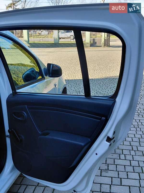 Хэтчбек Dacia Sandero 2010 в Самборе фото 73 Хэтчбек Dacia Sandero 2010 в Самборе