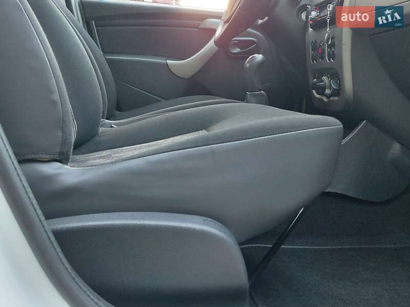 Хэтчбек Dacia Sandero 2010 в Самборе фото 81 Хэтчбек Dacia Sandero 2010 в Самборе