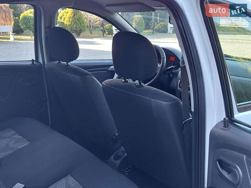 Хэтчбек Dacia Sandero 2010 в Самборе фото 74 Хэтчбек Dacia Sandero 2010 в Самборе