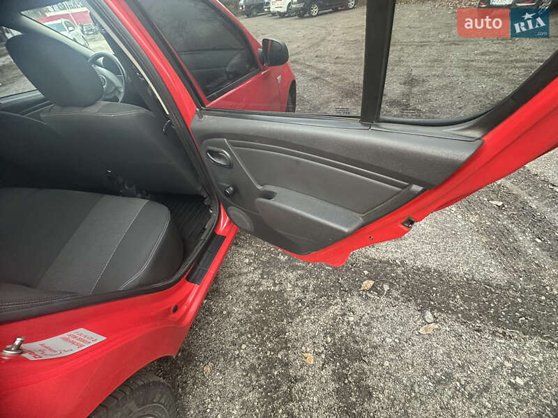 Хэтчбек Dacia Sandero 2009 в Полтаве фото 17 Хэтчбек Dacia Sandero 2009 в Полтаве