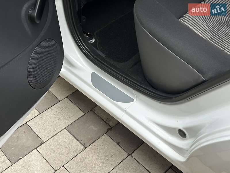 Хэтчбек Dacia Sandero 2009 в Ровно фото 25 Хэтчбек Dacia Sandero 2009 в Ровно