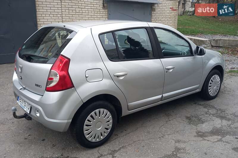 Хэтчбек Dacia Sandero 2011 в Виннице