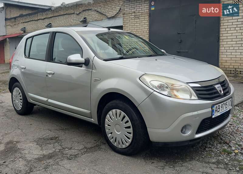 Хэтчбек Dacia Sandero 2011 в Виннице