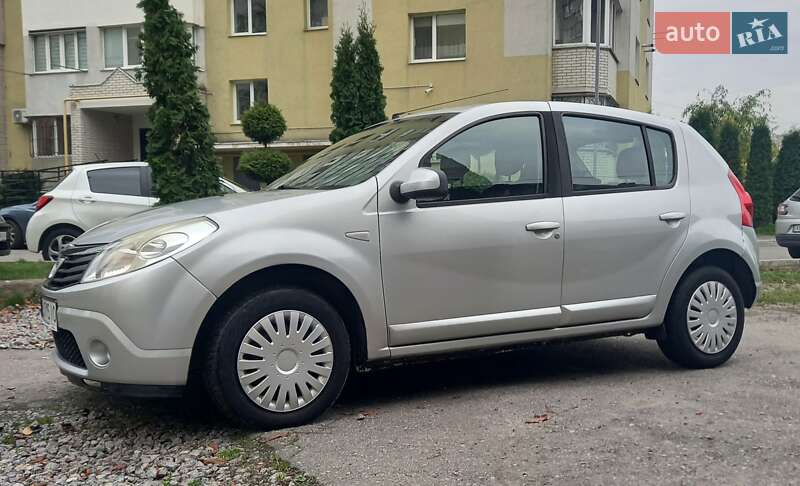 Хэтчбек Dacia Sandero 2011 в Виннице