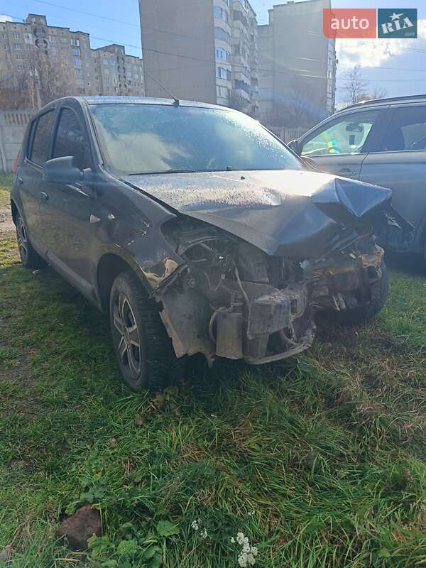 Хэтчбек Dacia Sandero 2009 в Ровно