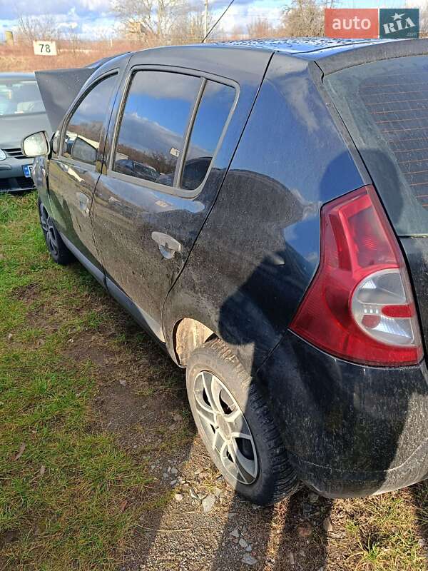 Хэтчбек Dacia Sandero 2009 в Ровно