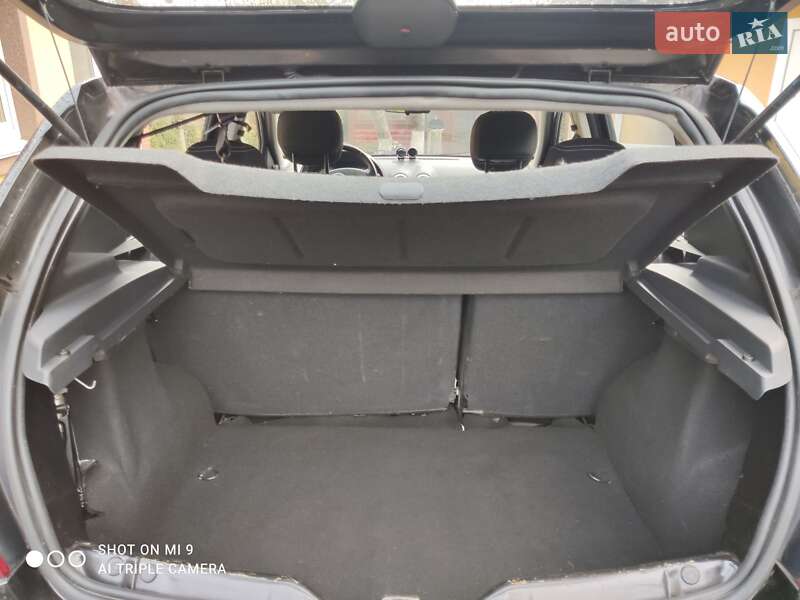 Хэтчбек Dacia Sandero 2012 в Немирове