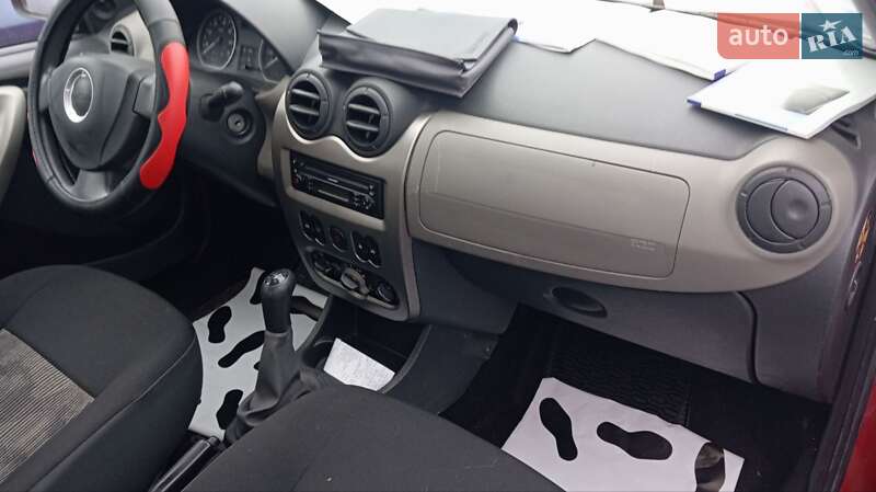 Хэтчбек Dacia Sandero 2009 в Немирове