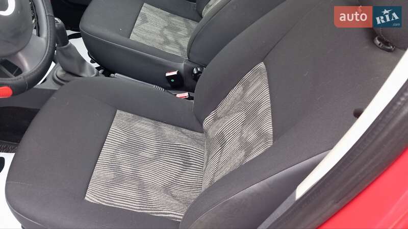 Хэтчбек Dacia Sandero 2009 в Немирове