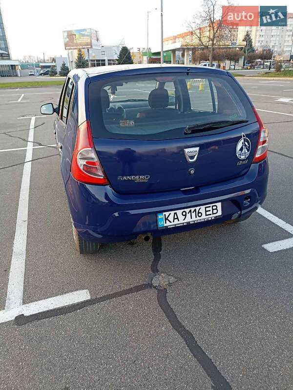 Хэтчбек Dacia Sandero 2009 в Борисполе