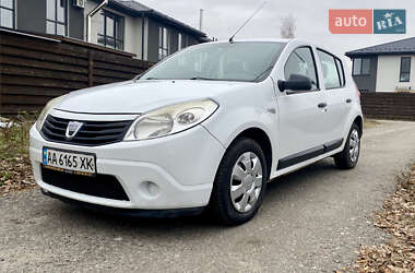 Хетчбек Dacia Sandero 2010 в Києві