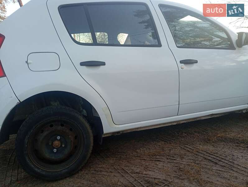 Хэтчбек Dacia Sandero 2010 в Киеве