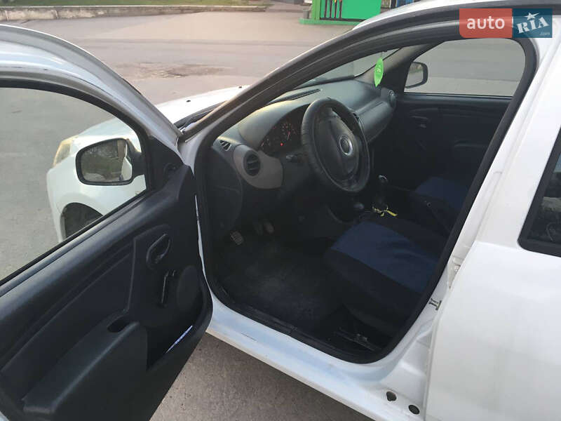 Хэтчбек Dacia Sandero 2012 в Тернополе фото 9 Хэтчбек Dacia Sandero 2012 в Тернополе