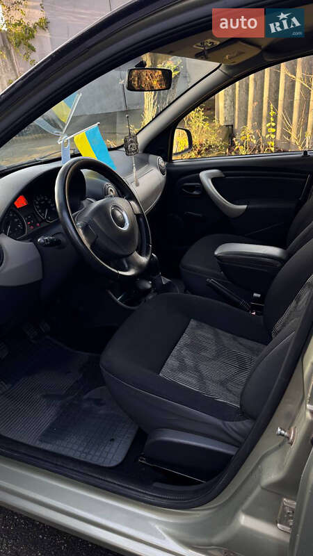 Хэтчбек Dacia Sandero 2008 в Харькове