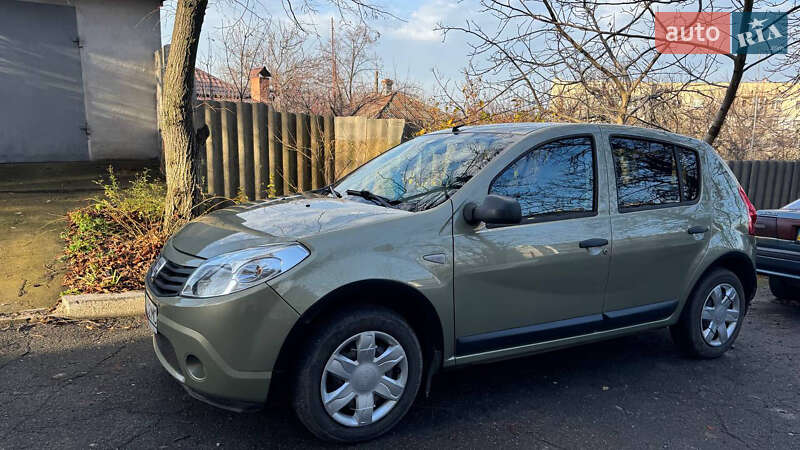 Хэтчбек Dacia Sandero 2008 в Харькове