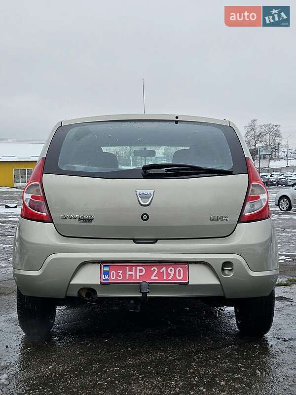 Хэтчбек Dacia Sandero 2009 в Ровно