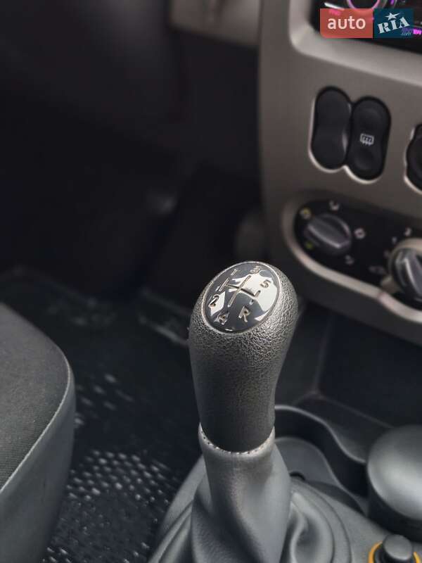 Хэтчбек Dacia Sandero 2009 в Ровно