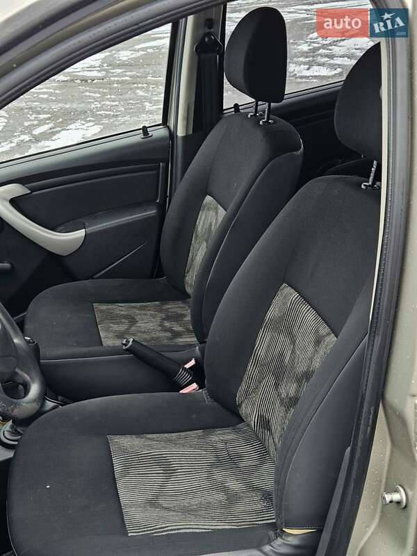 Хэтчбек Dacia Sandero 2009 в Ровно