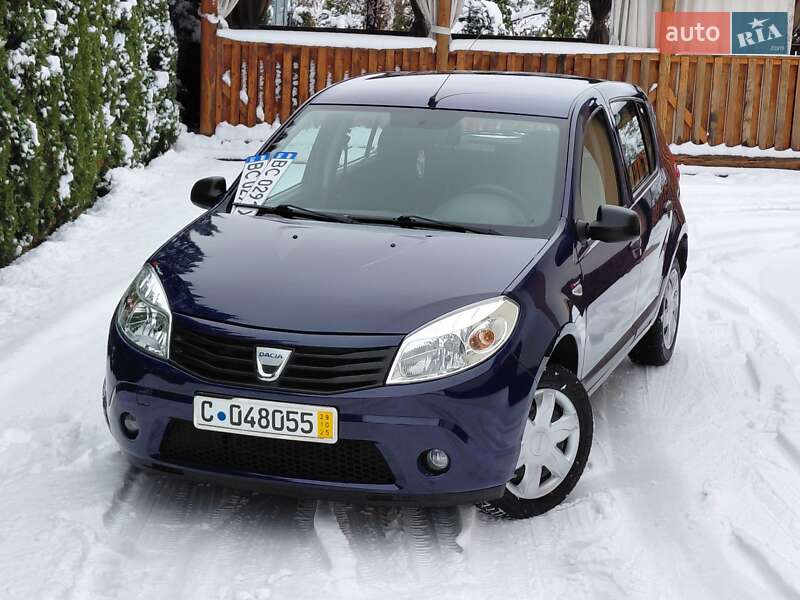 Хэтчбек Dacia Sandero 2009 в Самборе