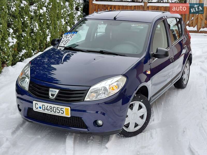 Хэтчбек Dacia Sandero 2009 в Самборе