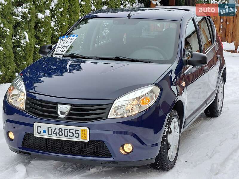 Хэтчбек Dacia Sandero 2009 в Самборе