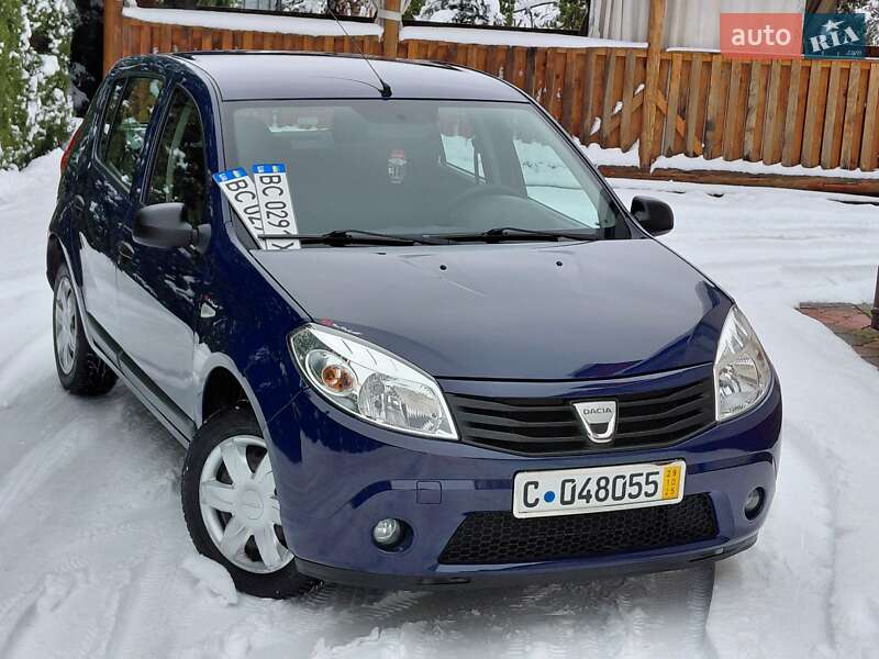 Хэтчбек Dacia Sandero 2009 в Самборе