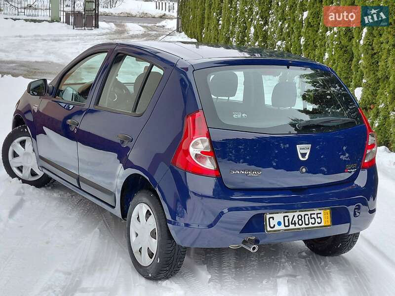 Хэтчбек Dacia Sandero 2009 в Самборе