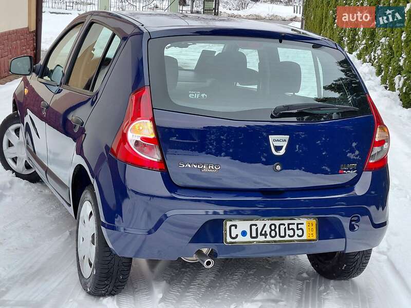 Хэтчбек Dacia Sandero 2009 в Самборе
