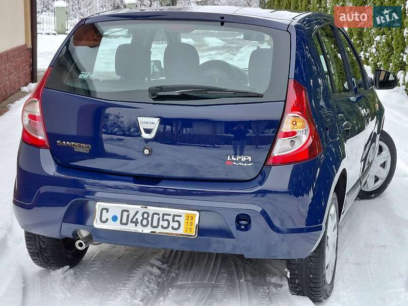 Хэтчбек Dacia Sandero 2009 в Самборе