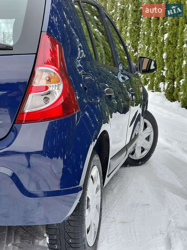Хэтчбек Dacia Sandero 2009 в Самборе