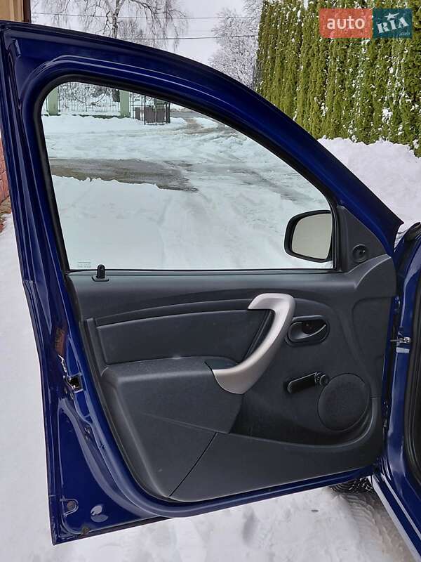 Хэтчбек Dacia Sandero 2009 в Самборе