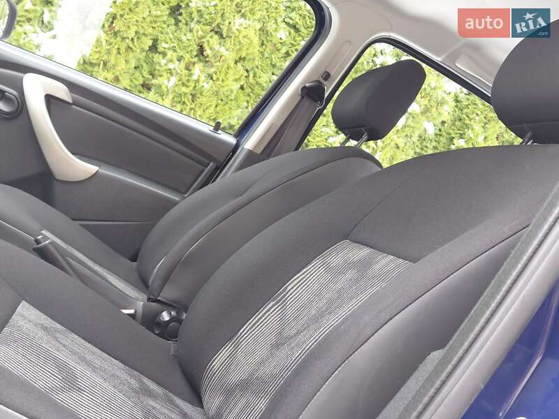 Хэтчбек Dacia Sandero 2009 в Самборе