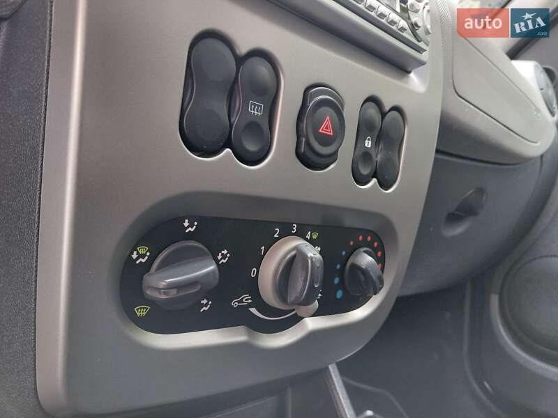 Хэтчбек Dacia Sandero 2009 в Самборе