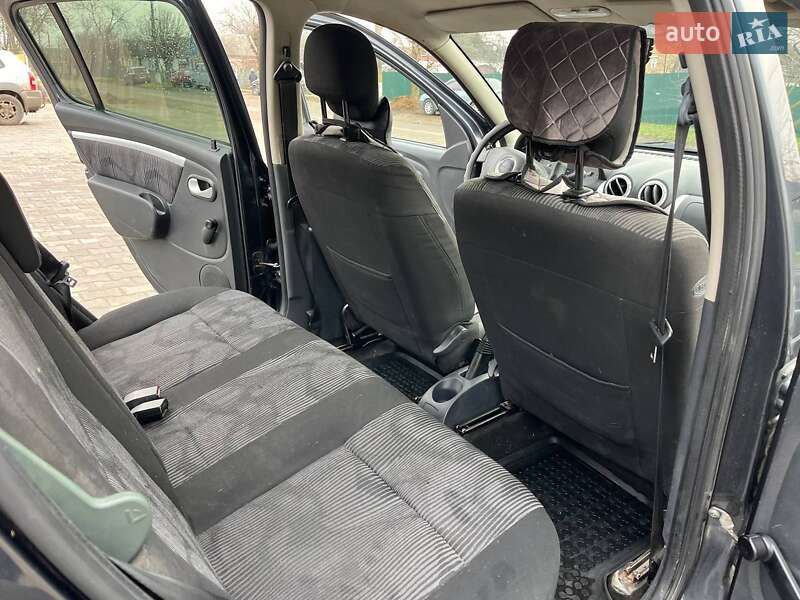 Хетчбек Dacia Sandero 2010 в Софіївці фото 6 Хетчбек Dacia Sandero 2010 в Софіївці