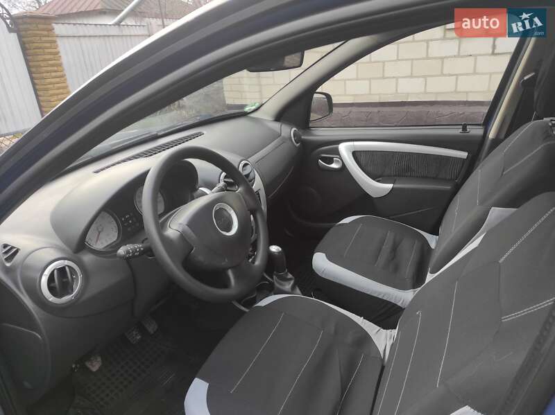 Хетчбек Dacia Sandero 2009 в Умані фото 10 Хетчбек Dacia Sandero 2009 в Умані