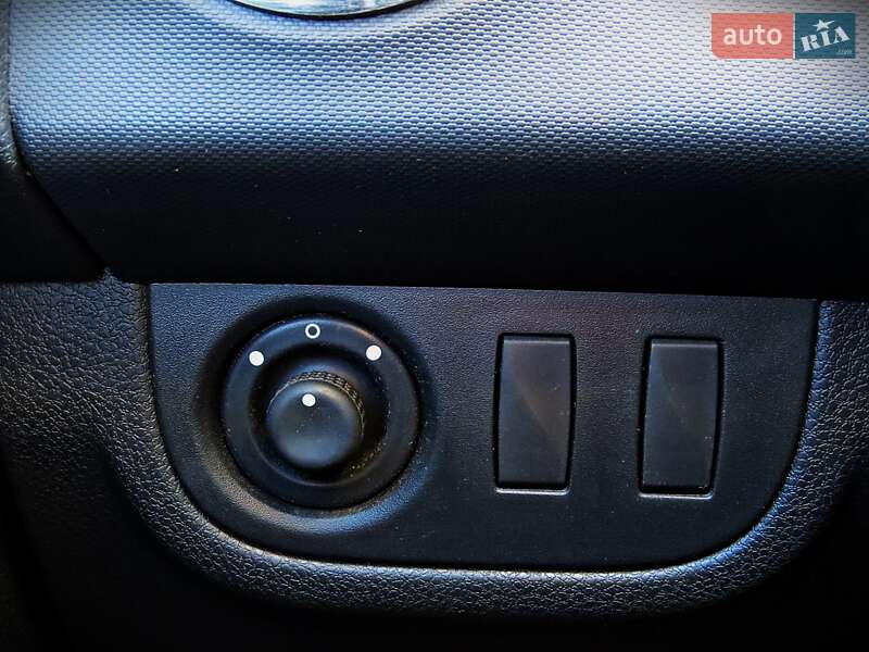 Хэтчбек Dacia Sandero 2013 в Черкассах фото 7 Хэтчбек Dacia Sandero 2013 в Черкассах