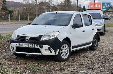 Хэтчбек Dacia Sandero 2010 в Калуше