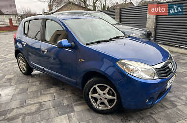Хэтчбек Dacia Sandero 2009 в Луцке