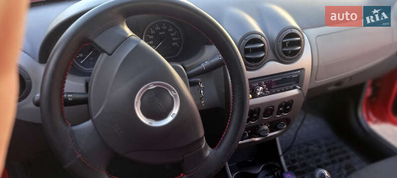 Хетчбек Dacia Sandero 2011 в Броварах