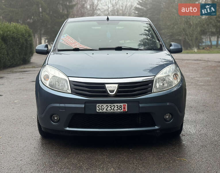 Хэтчбек Dacia Sandero 2008 в Умани
