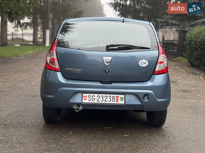 Хэтчбек Dacia Sandero 2008 в Умани