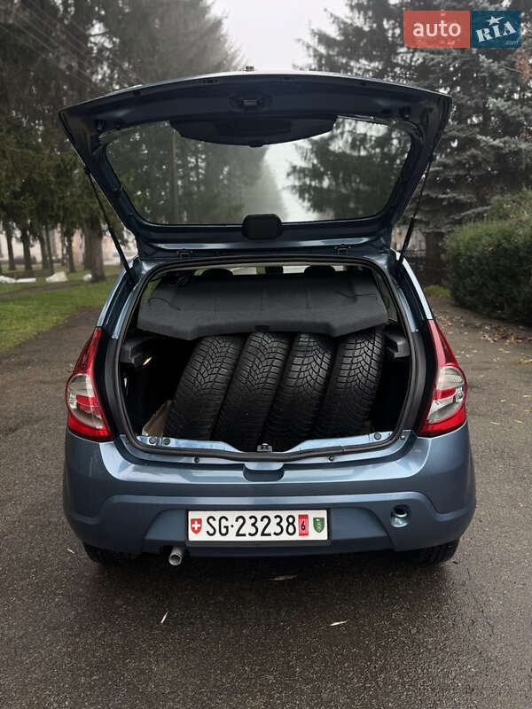 Хэтчбек Dacia Sandero 2008 в Умани