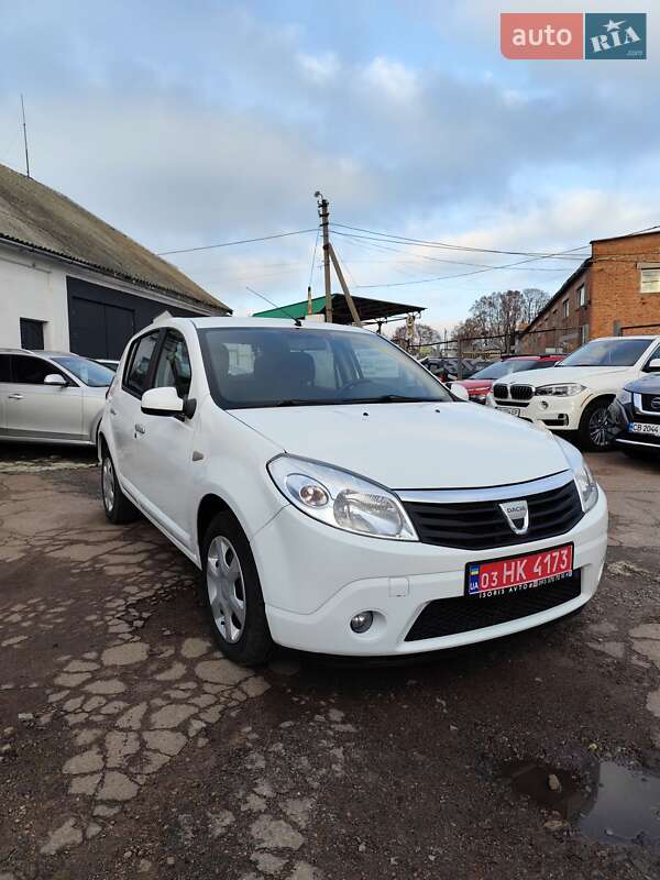 Хетчбек Dacia Sandero 2010 в Чернігові